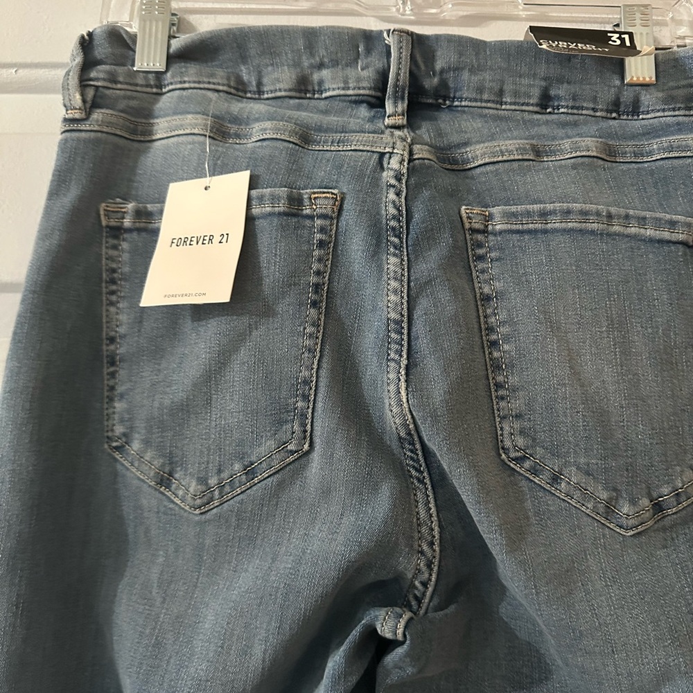 FOREVER 21 Premium Curved Straight Jeans Medium Light Wash‎ NWT Size 31. - Picture 8 of 12